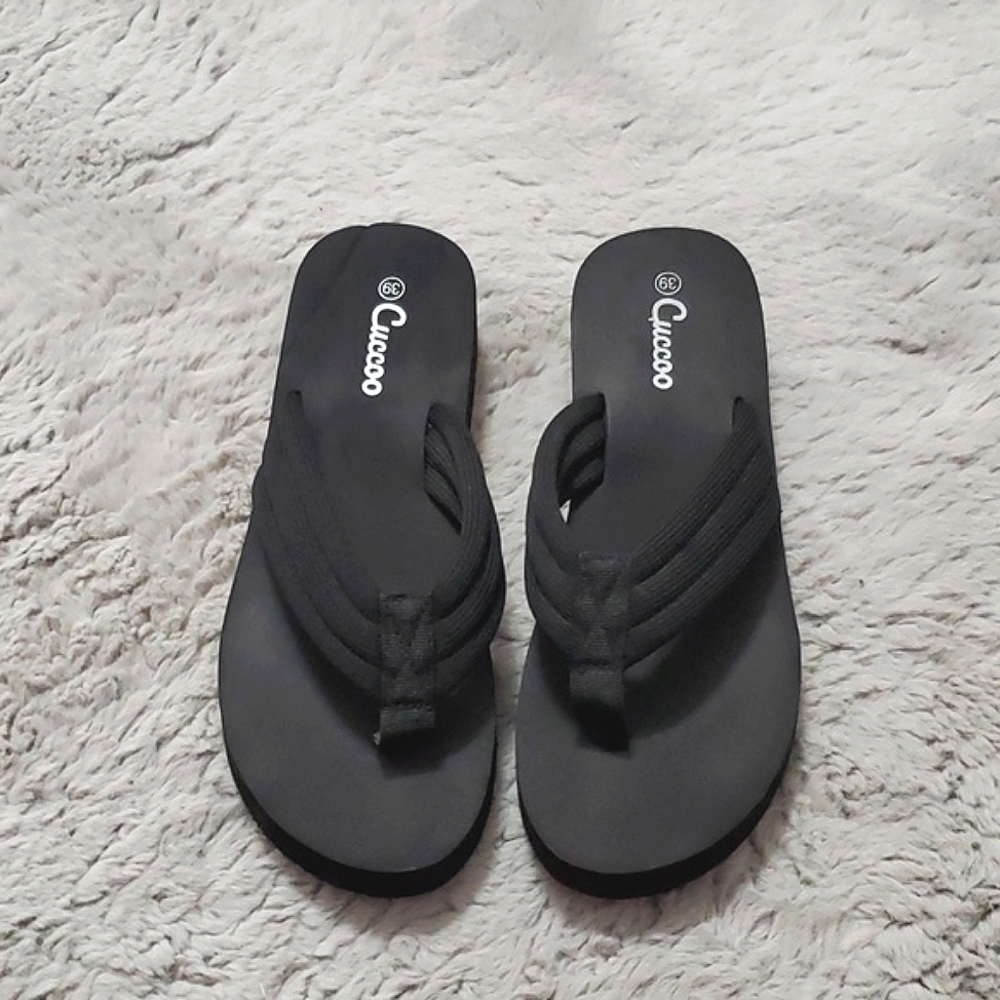 Black thong soft platforms slippers size 8
